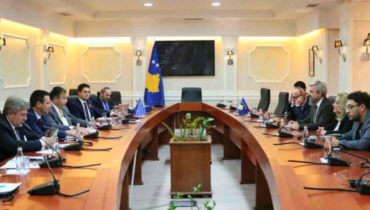 Kosova’da multietnik parlamento grubu milletvekilleri AP heyeti ile görüştü