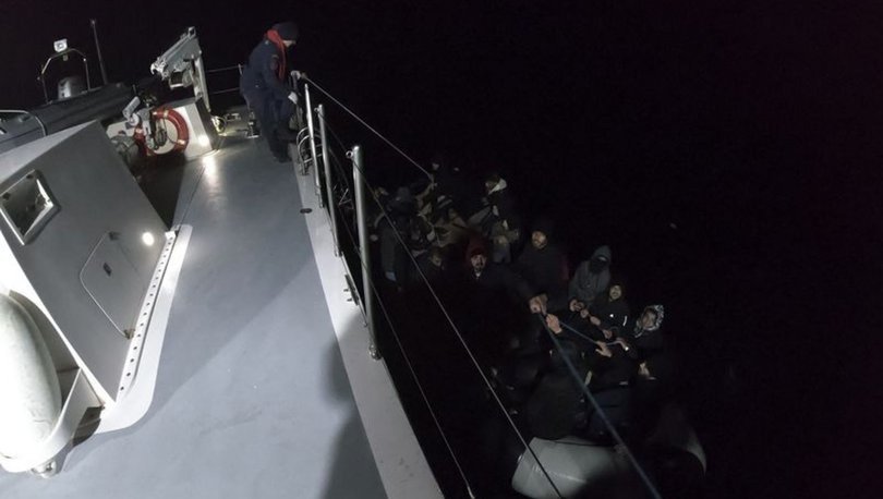 İzmir’de Yunanistan unsurlarınca geri itilen 39 düzensiz göçmen karaya çıkarıldı