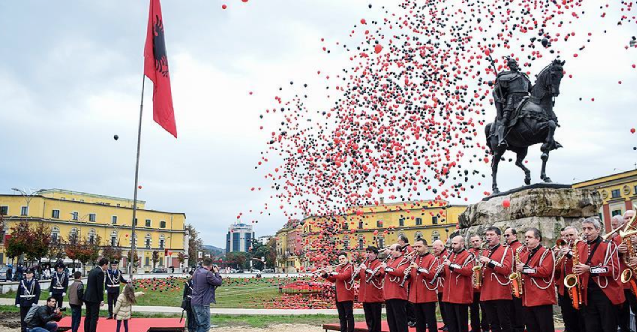Arnavutlar, Bayrak ve Bağımsızlık Günü’nü kutluyor