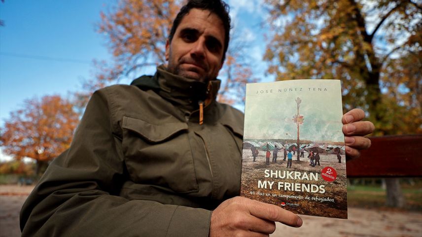 İspanyol gazeteci, Yunanistan’daki mülteci kampında yaşanan dramı kitaba döktü