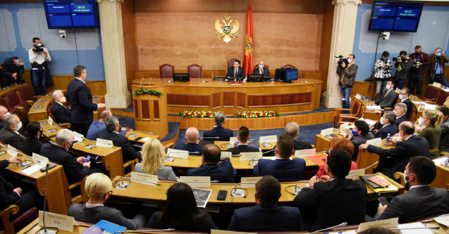 Karadağ parlamentosu, Sırp yanlısı ittifakın teklifini onayladı