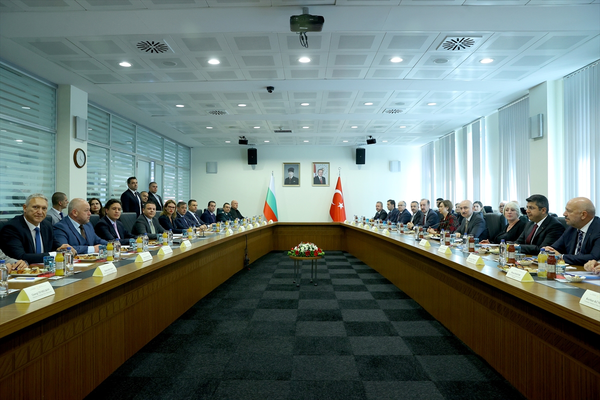 Bakan Karaismailoğlu uluslararası taşımacılığın hızlandırılması için Bulgar makamlarıyla görüştü
