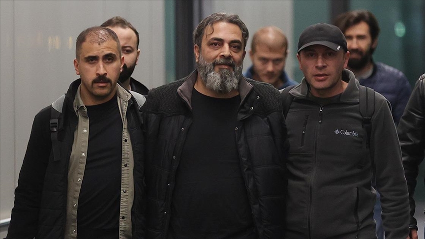 Kırmızı bültenle aranırken Arnavutluk’ta yakalanan Salih Akkurt Türkiye’ye götürüldü
