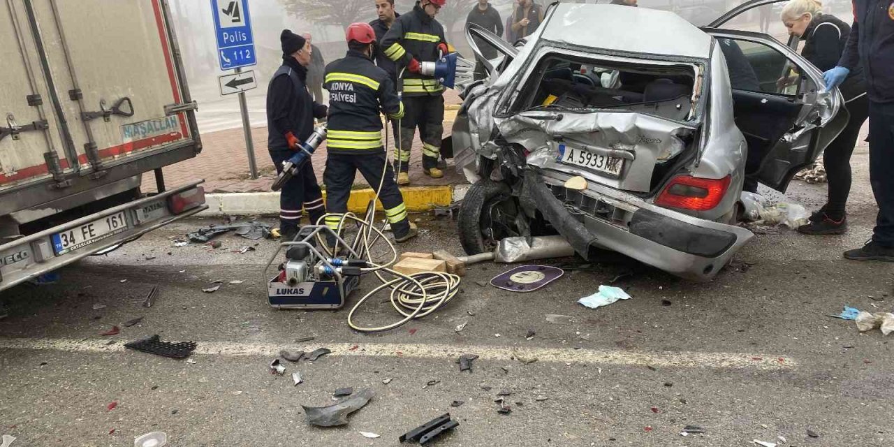 Bulgaristan’dan ilik nakli için Konya’ya giden aile kaza yaptı: 3 yaralı