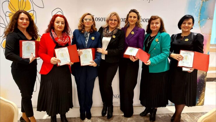 Kosova’nın 10 başarılı Türk kadınına “Başarının Tacı” ödülü verildi