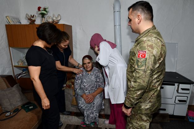 Kosova’da görev yapan Türk askerinden sağlık taraması