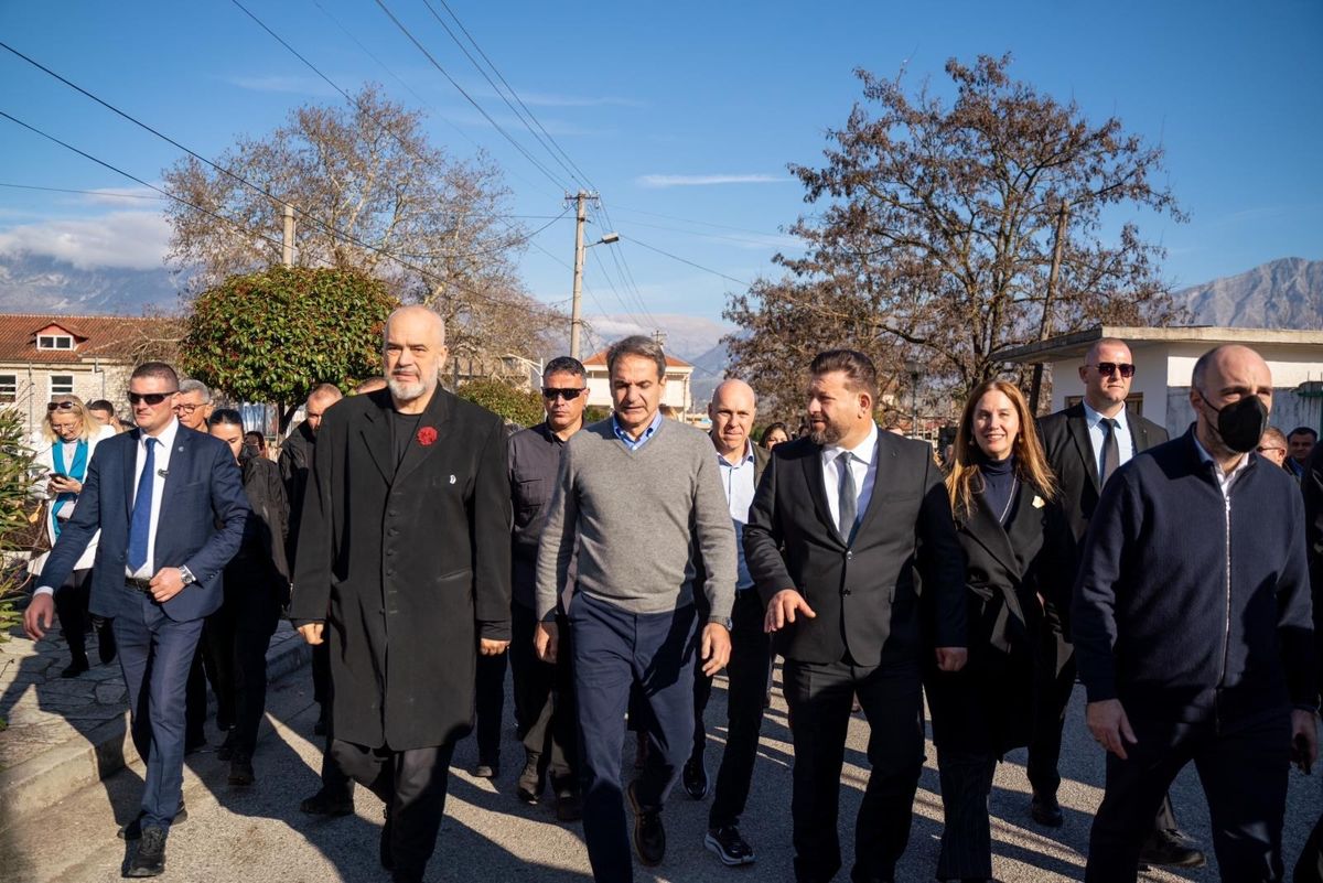 Yunanistan Başbakanı Miçotakis, Arnavutluk’taki Yunan azınlık mensuplarıyla bir araya geldi