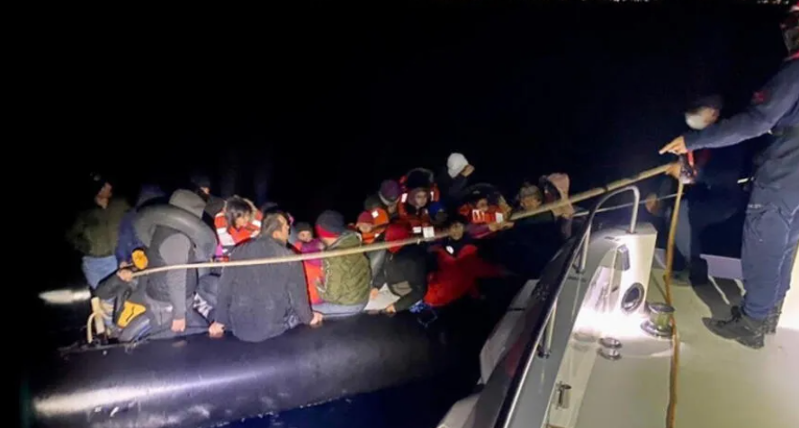 Yunanistan’ın ölüme ittiği 182 düzensiz göçmen kurtarıldı￼