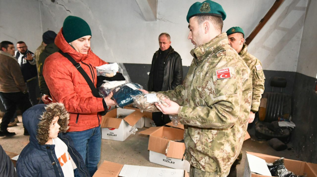 MSB: Kosova’da selden etkilenen 38 aileye kıyafet yardımı yapıldı