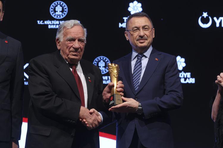 Türkiye Mezunları Forumu’nda K. Makedonya ve Kosova ödül aldı