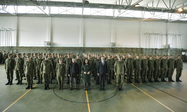 Kosova hükümeti orduda yaşanan ayrılıklardan endişeli
