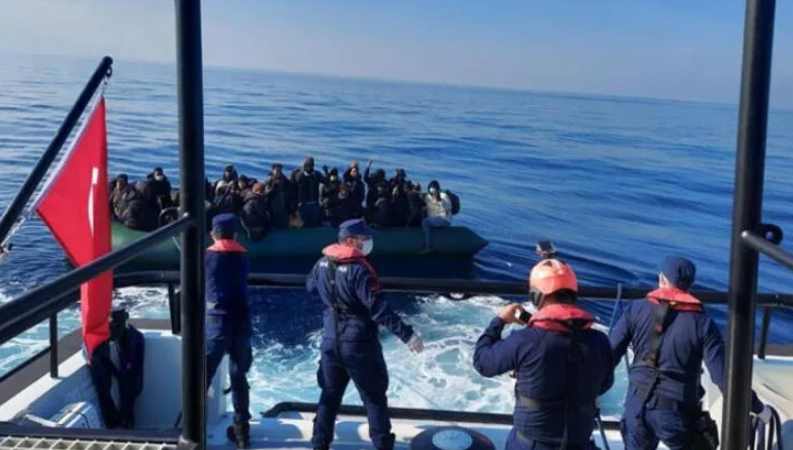 Yunanistan’ın Türk kara sularına ittiği 113 düzensiz göçmen kurtarıldı￼