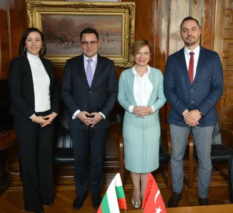 Bulgaristan Yenilikçilik ve Büyüme Bakanı, Türkiye’nin Sofya Büyükelçisi ile bir araya geldi