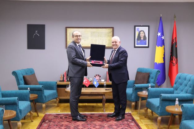 Kosova İçişleri Bakanı Sveçla, Türkiye’nin Priştine Büyükelçisi Sakar’ı kabul etti