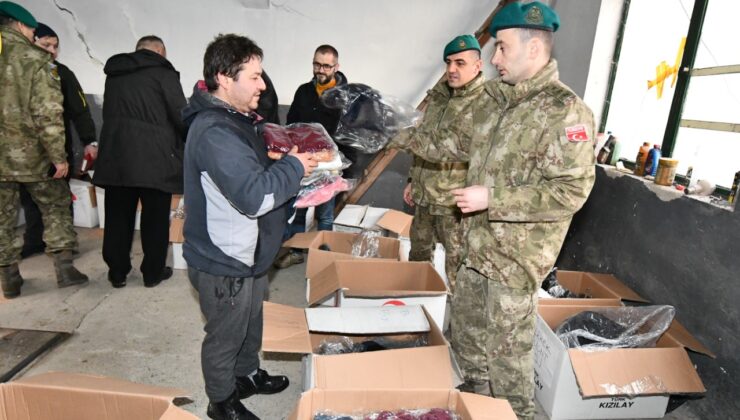 Türk askerinden Kosova’da selzedelere yardım