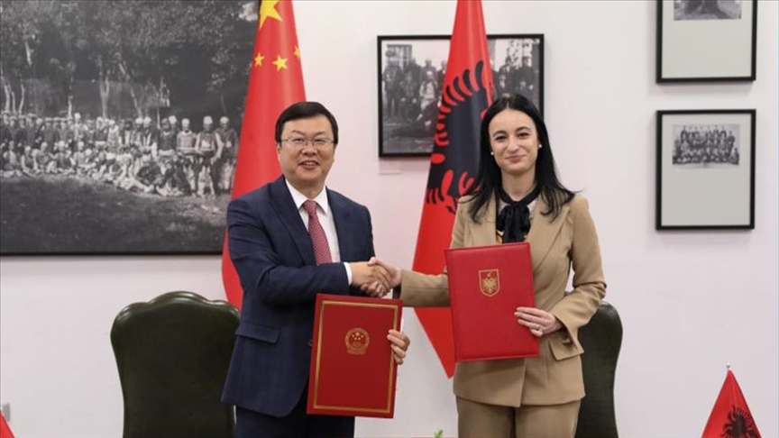 Çin ve Arnavutluk Vizesiz Seyahat Anlaşması İmzaladı
