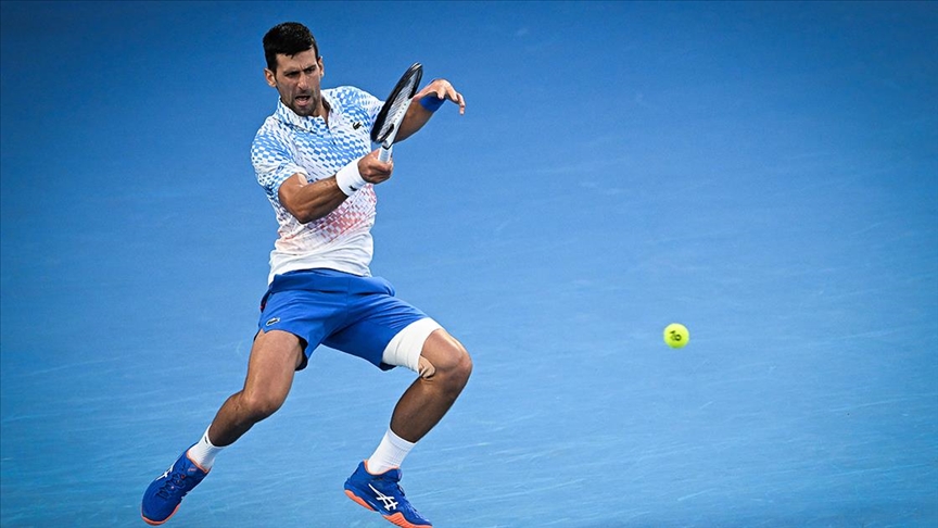 Avustralya Açık’ta Sırp tenisçi Djokovic zorlanmadan yarı finale çıktı