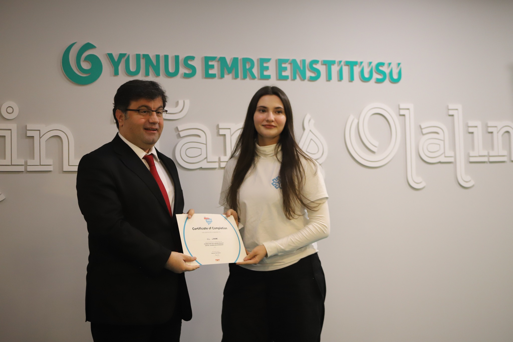 Üsküp’teki “Dijital Gazetecilik Atölyesi”ne katılan öğrenciler sertifikalarını aldı