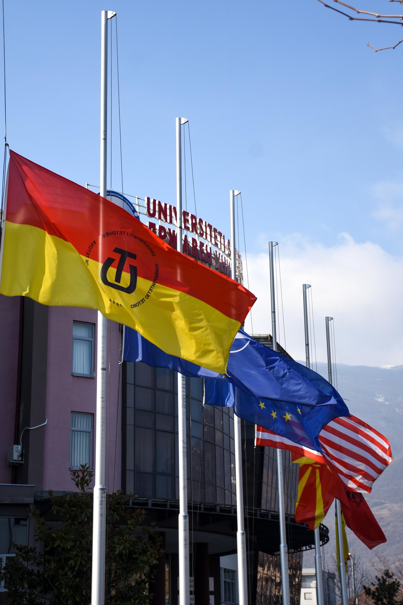 Kalkandelen Devlet Üniversitesi’nde bayraklar yarıya indirildi