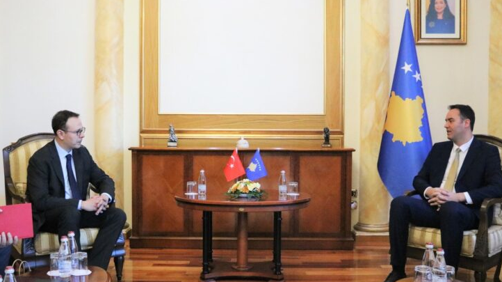 Kosova Meclis Başkanı Konjufça, Büyükelçi Angılı’yla görüştü