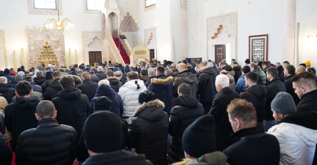 Bosna’daki tüm camilerde depremlerde hayatını kaybedenler için gıyabi cenaze namazı kılındı