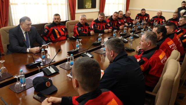 Sırp lider Dodik, Türkiye’den dönen arama kurtarma ekibini kabul etti