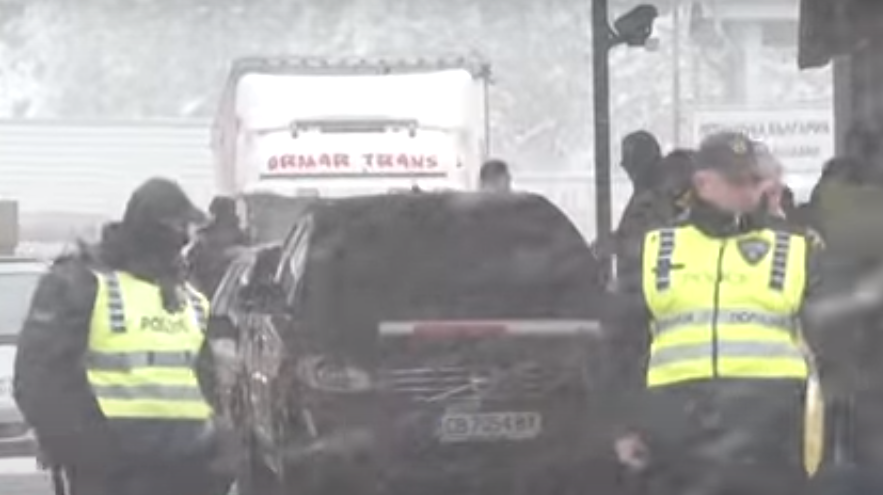K. Makedonya sınır kapısında polise saldıran Bulgar vatandaşları gözaltına alındı