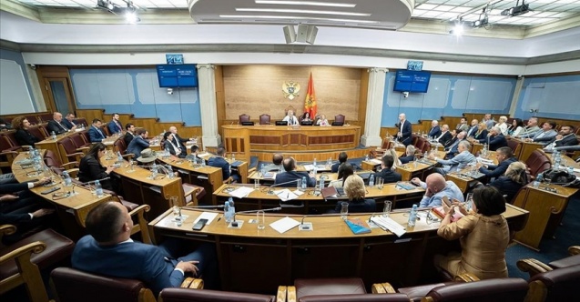 Karadağ Meclisinde 6 ay sonra Anayasa Mahkemesi üyeleri seçildi