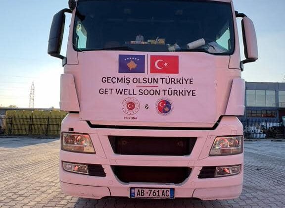 Priştine Büyükelçiliği Kosova’dan Türkiye’ye gönderilen yardım miktarını açıkladı