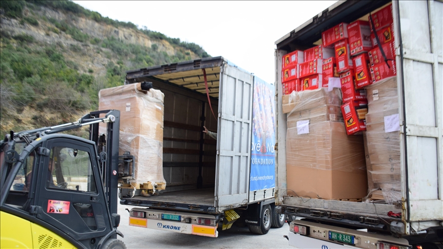 Arnavutluk deprem bölgelerine yardım tırları göndermeye devam ediyor