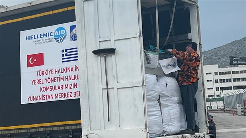 Yunan halkının Türkiye’deki depremzedeler için topladığı yardım malzemesi yola çıktı