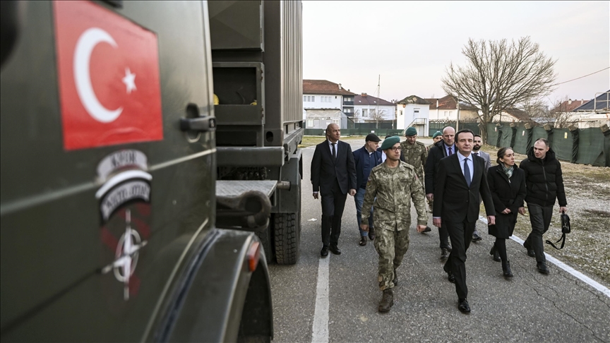 Kosova Başbakanı Kurti, Kosova’daki Türk askerine taziye ziyaretinde bulundu￼