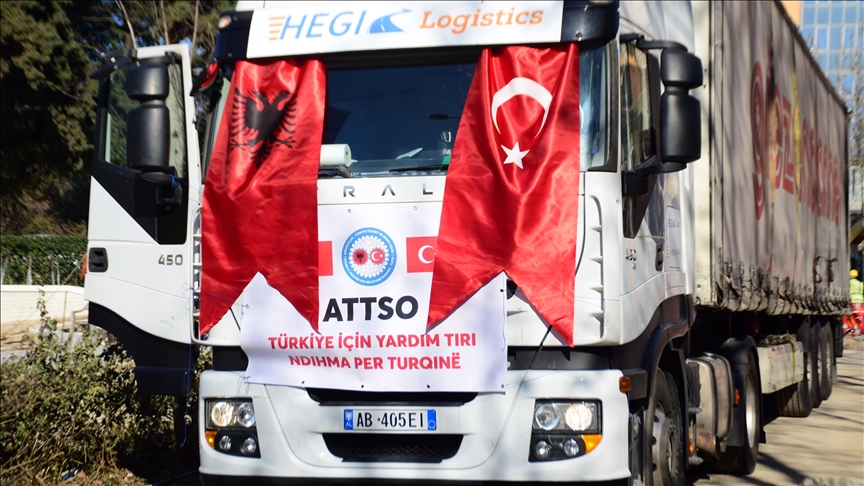 Arnavutluk’tan deprem bölgesine yardım tırı