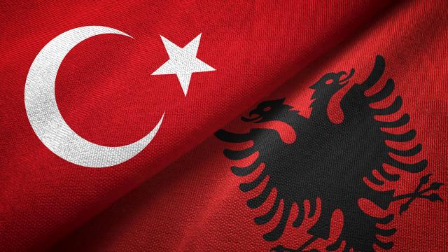 Arnavutluk Türkiye’deki depremler nedeniyle ulusal yas ilan etti
