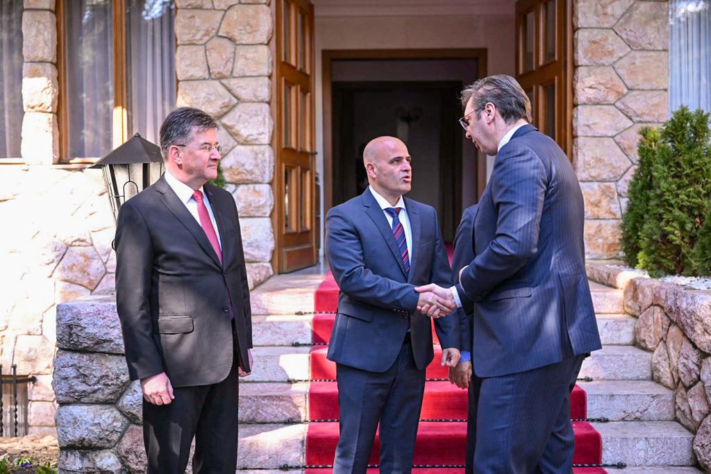 Başbakan Kovaçevski, Ohri’de Kosova ve Sırbistan heyetlerini karşıladı