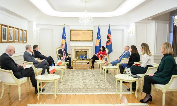 Kosova Cumhurbaşkanı Osmani, Quint büyükelçileri ile bir araya geldi