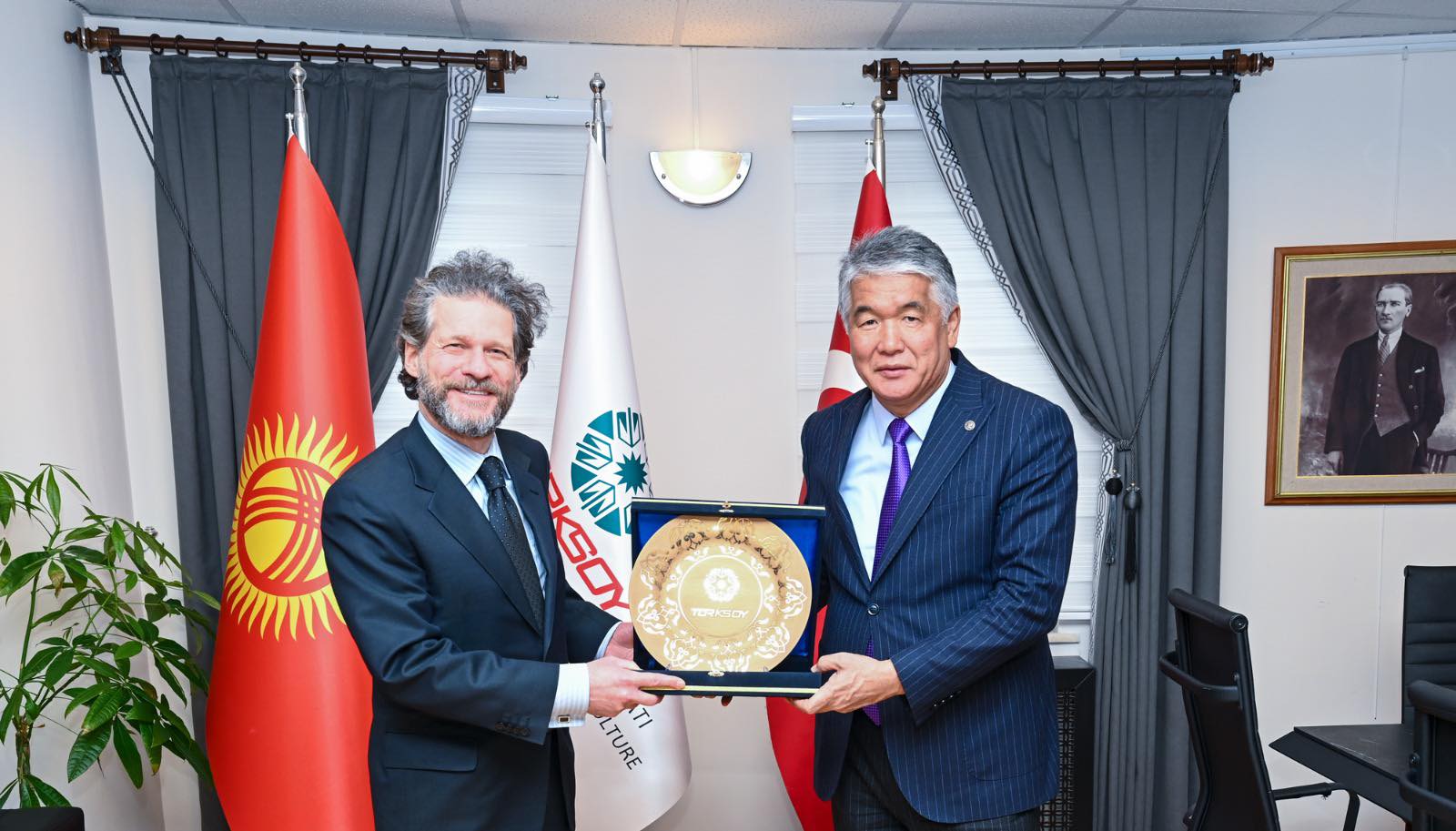 K. Makedonya Ankara Büyükelçisi Manasievski’den TÜRKSOY Genel Sekreteri Raev’e ziyaret