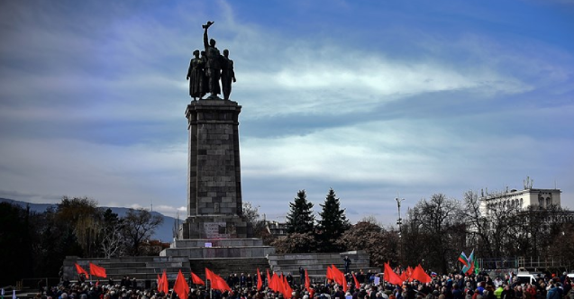 Sofya’daki Sovyet anıtı kaldırılıyor