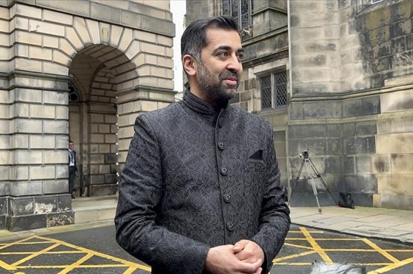 İskoçya’nın yeni Başbakanı Hamza Yusuf, yemin ederek görevine başladı