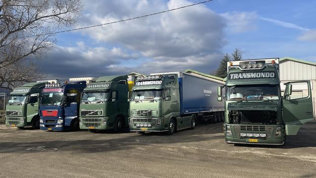 Yunanistan, depremzedeler için 60 kamyon yardım daha yolluyor