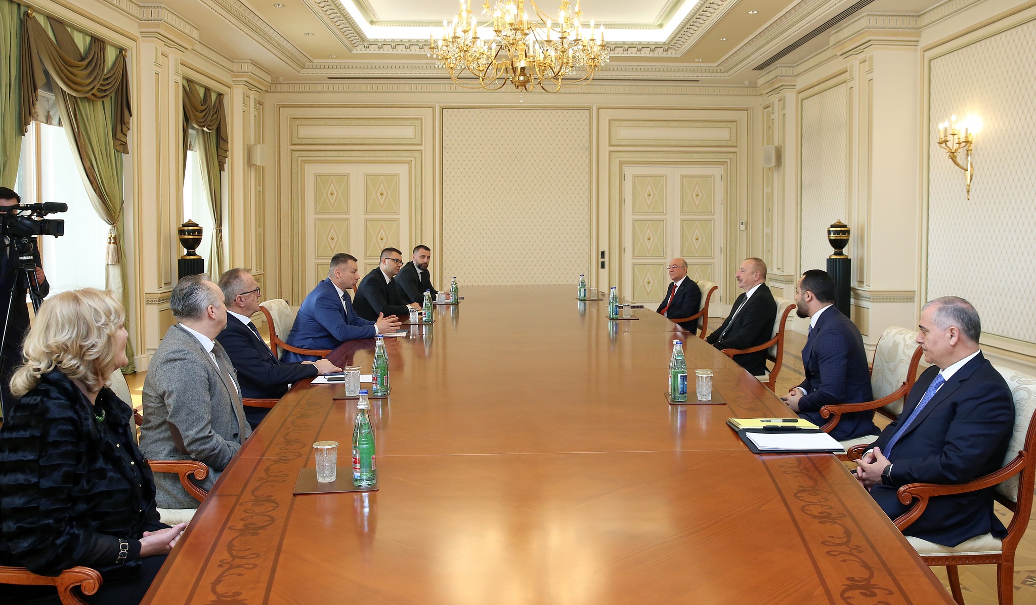 Azerbaycan Cumhurbaşkanı Aliyev, Bosna Hersek Güvenlik Bakanı Nesic’i kabul etti