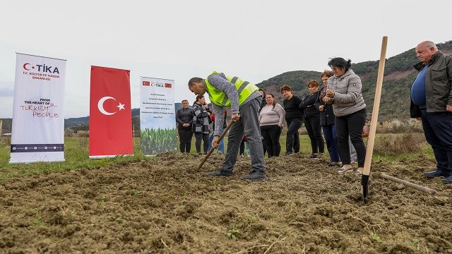 TİKA’dan Arnavutluk’taki ihtiyaç sahibi ailelere tarımsal destek