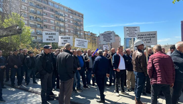 Kosova’da KEK işçileri zam talep etti