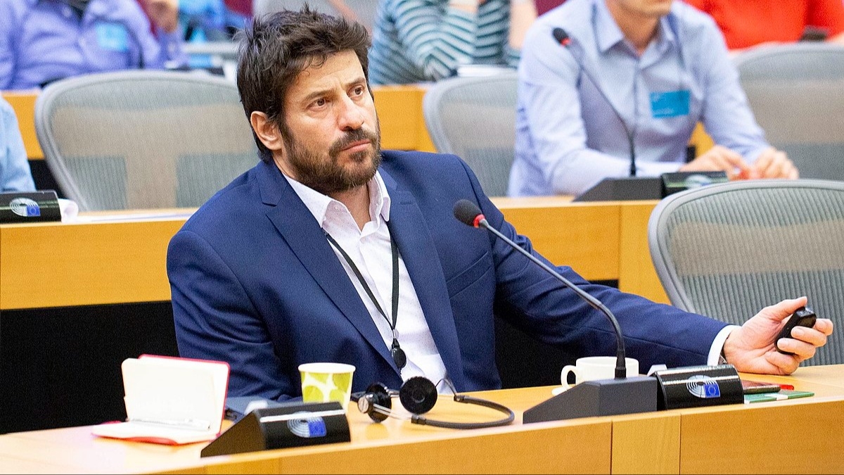 Yunan vekil, taciz iddiaları üzerine partisinden istifa etti