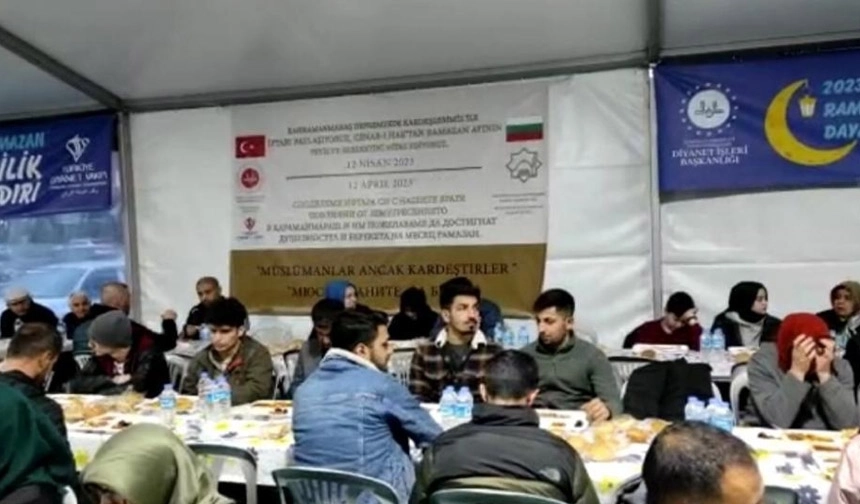 Bulgaristanlı Müslümanlar iftarını depremzedelerle paylaştı