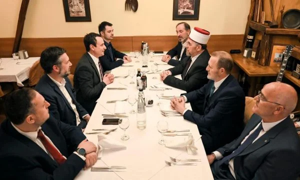 Kosova Başbakanı Kurti, müftü Tërnava’ya iftar verdi