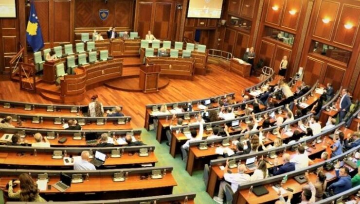 Kosova Meclisi’nde yasalar onaylanamıyor