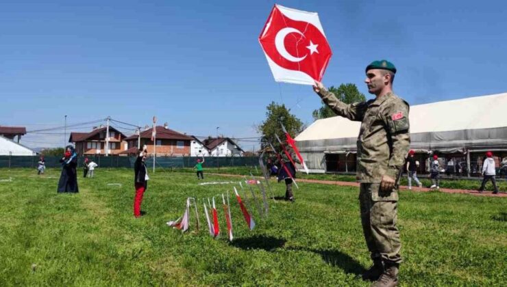 Mehmetçik, Kosova’daki 23 Nisan kutlamalarında çocuklarla oyunlar oynadı