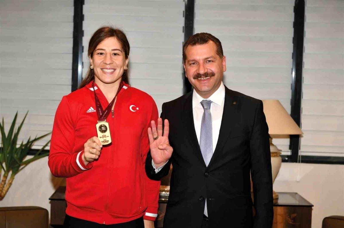 Türk güreşçiler Adar ve Aktürk, Hırvatistan’da ay-yıldızlı bayrağı dalgalandıracak