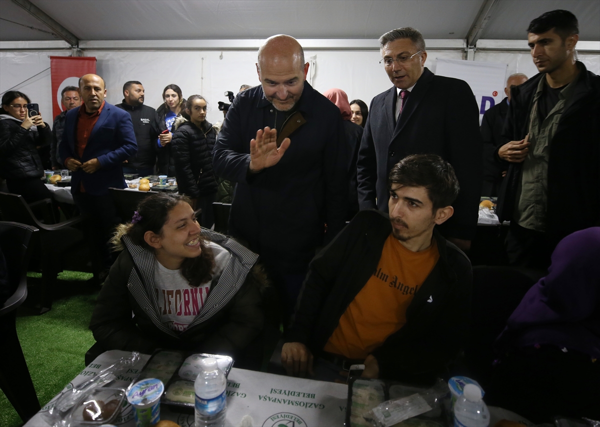 Bulgaristan’daki HÖH Partisi’nin Genel Başkanı Karadayı ve Bakan Soylu, Kahramanmaraş’ta depremzedelerle iftarda buluştu